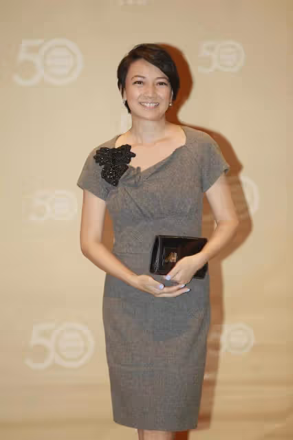 51歲前港姐冠軍曬照與21年前無變化，曾為還千萬債務抵押百萬后冠