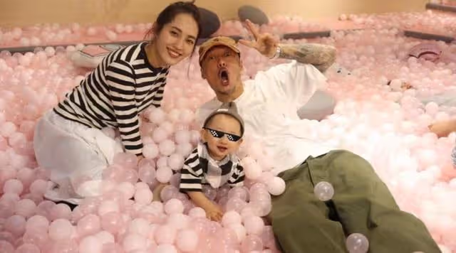 心痛！知名港星小女兒因早產體重僅2斤，在保溫箱內身體插滿喉管