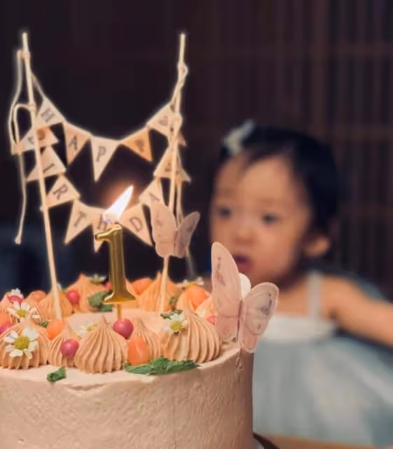 心痛！知名港星小女兒因早產體重僅2斤，在保溫箱內身體插滿喉管