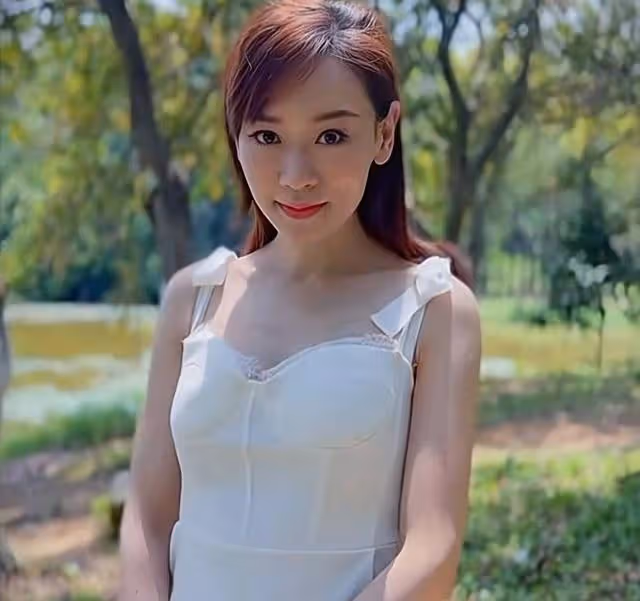 香港知名女星大秀S型好身材！獲贊凍齡女神，多次遭質疑未婚產子