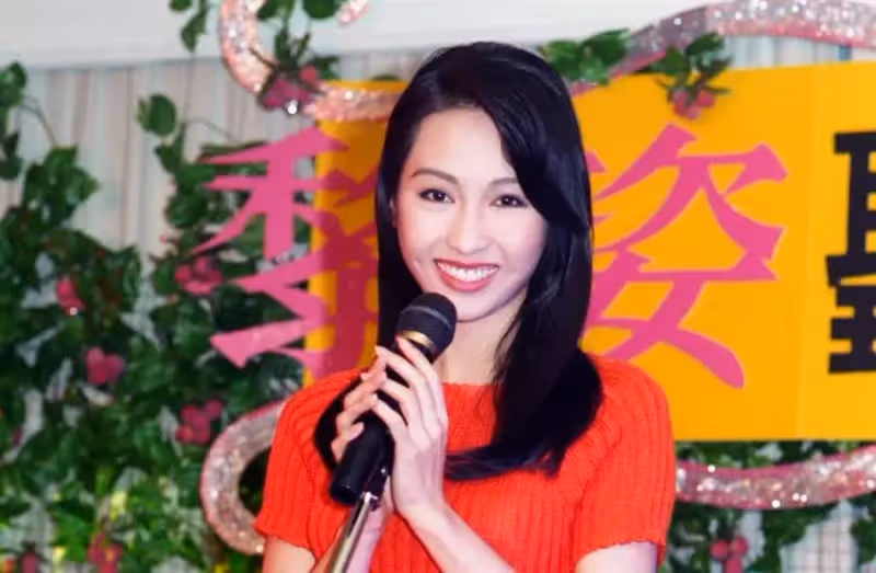 豪門女兒不嬌氣!一家五口防疫隔離「黎姿親力親爲」顧家人換燈泡 三個女兒懂事:十分接地氣