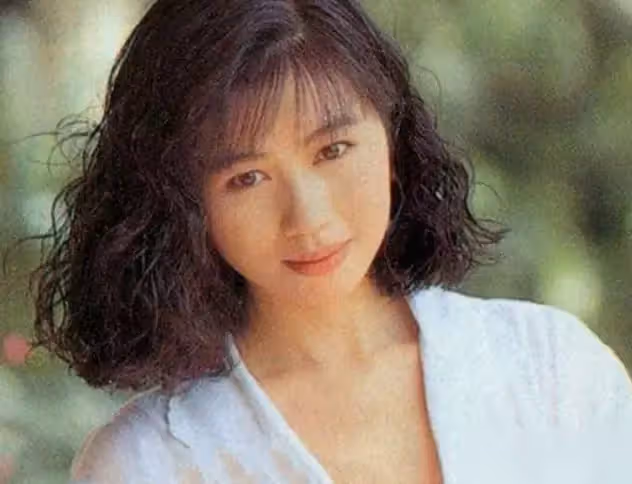 她是六福珠寶創始人!40歲「高齡產子」卻被無情拋棄 50歲帶子「三婚再嫁初戀情人」擁豪車無數