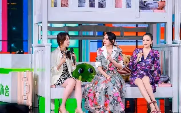 鐘麗緹首次帶二女兒錄節目,身高喜人「腿卻比媽媽粗」,面對鏡頭太靦腆,網友:腿型一言難盡