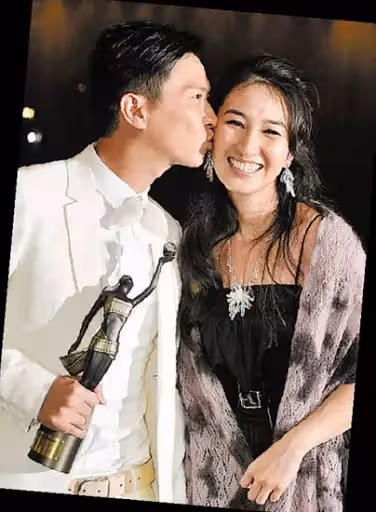 對妻做到絕對尊重!張家輝「被空姐求合照」親切答應 「往下一看小細節」懂得避嫌:愛家好男人