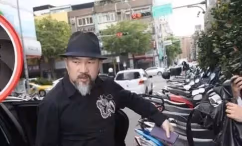 劉真去世後辛龍生活陷困境,胡瓜公開給辛龍捐款:當給孩子的學費