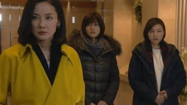 22歲男星性侵40歲服務員,男星媽媽賠償上億違約金,被罵不懂教育