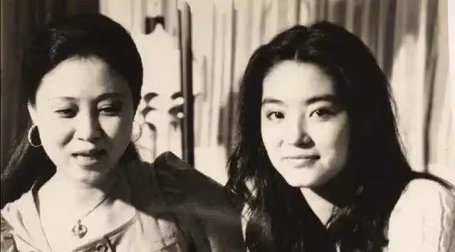 66歲林青霞曬美照,幹練短髮狀態很好,美人遲暮但美人還是美人