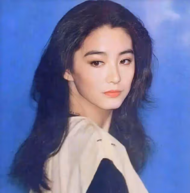 66歲林青霞曬美照,幹練短髮狀態很好,美人遲暮但美人還是美人