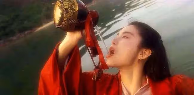 66歲林青霞曬美照,幹練短髮狀態很好,美人遲暮但美人還是美人