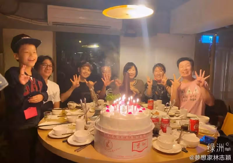 47歲林志穎和老同學聚餐,看臉就像兩代人,花大錢保養娃娃臉