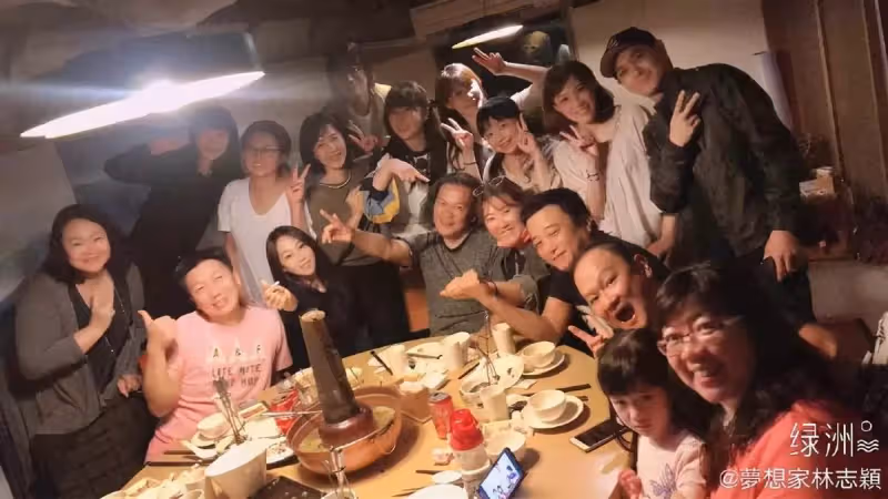 47歲林志穎和老同學聚餐,看臉就像兩代人,花大錢保養娃娃臉