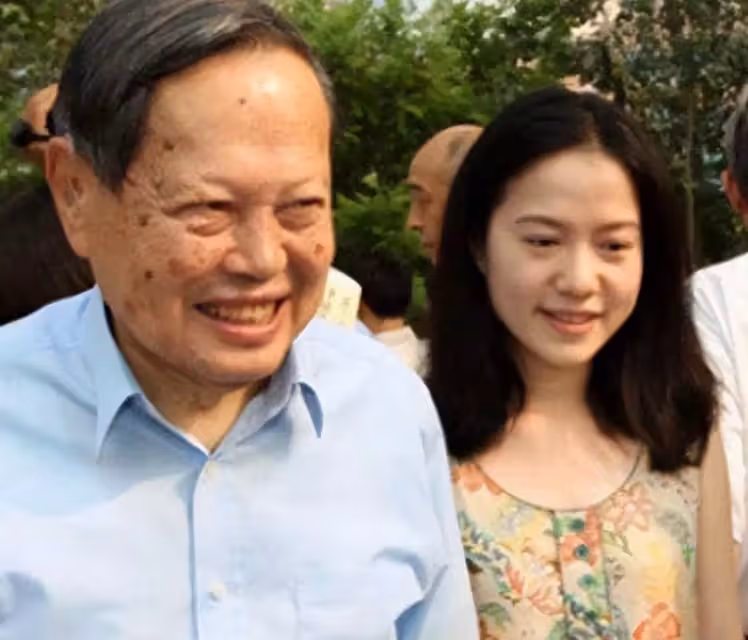翁帆的「人間清醒」，和她堅持嫁大54歲楊振寧的真正原因！