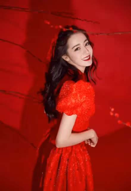 熱巴「公主坐」被熱議，腿部肌肉線條好明顯，才知道芭蕾腿有多美