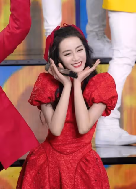 熱巴「公主坐」被熱議，腿部肌肉線條好明顯，才知道芭蕾腿有多美