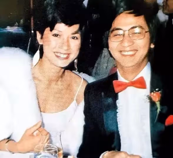 昔TVB花旦黃淑儀，舊照曝光「驚為天人」一婚被「當傭人使喚8年」再嫁醫生獲幸福，今70歲「圓潤富態」幸福滿面