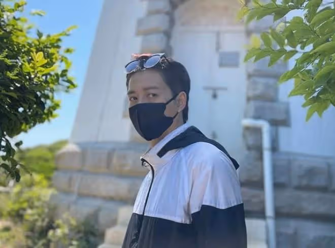 42歲港星半年沒收入,帶10萬積蓄回內地謀出路,身邊朋友大力支持