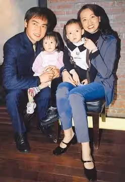 前妻出軌他卻凈身出戶!放棄億萬家產「只為留住女兒」 二婚又離「今52歲因女兒翻紅」
