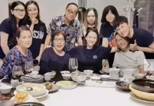 你的爸媽我來照顧!陳喬恩「痛失男星摯友4年」從沒忘過對方 低調把他家人「當自己父母孝順」惹哭全網!