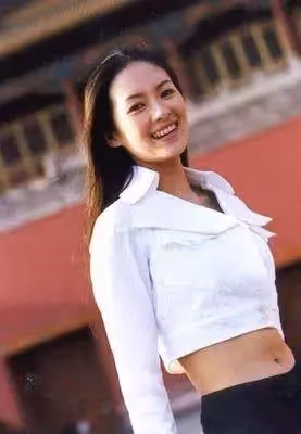 章子怡素顏照曝光,不化妝和普通人一樣,網友:這誰啊?