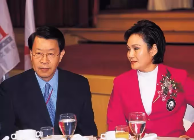 婚姻無人看好!顧安生力排眾議「娶潘金蓮演員」為愛扛衰名,今婚姻40年「靠夫人救命2次」:她是我最貴重的東西