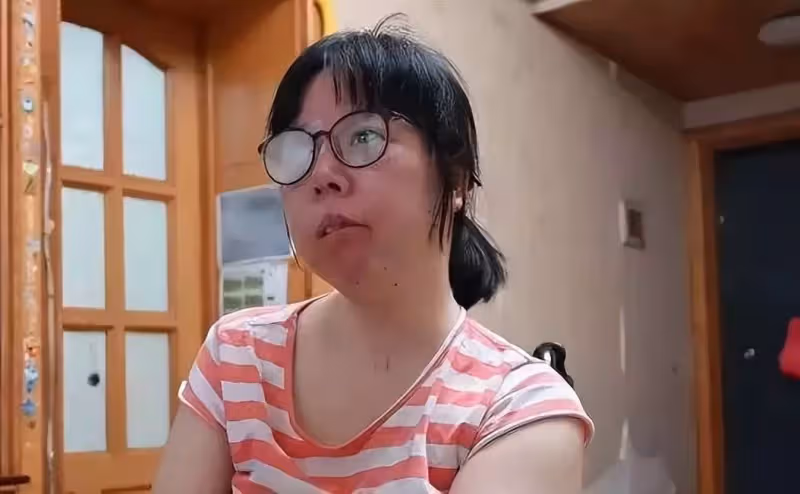 30歲醫學女博士,孕期患「怪病」,冒死生子後慘遭丈夫背叛,靠一隻眼和一根手指,7年後逆風翻盤