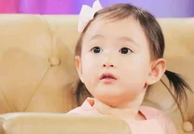 粉絲夢碎了！《爸回》李小鵬女兒奧莉顏值「斷崖式」下降「方臉塌鼻頭」被碾壓，網喊：接受不了