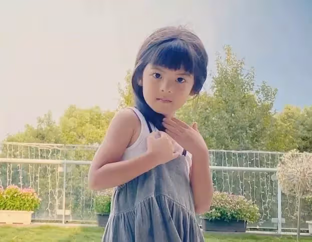 賈靜雯曬三個女兒,咘咘最美,波妞女漢子,17歲梧桐妹打扮顯成熟,網友:一家美人胚子