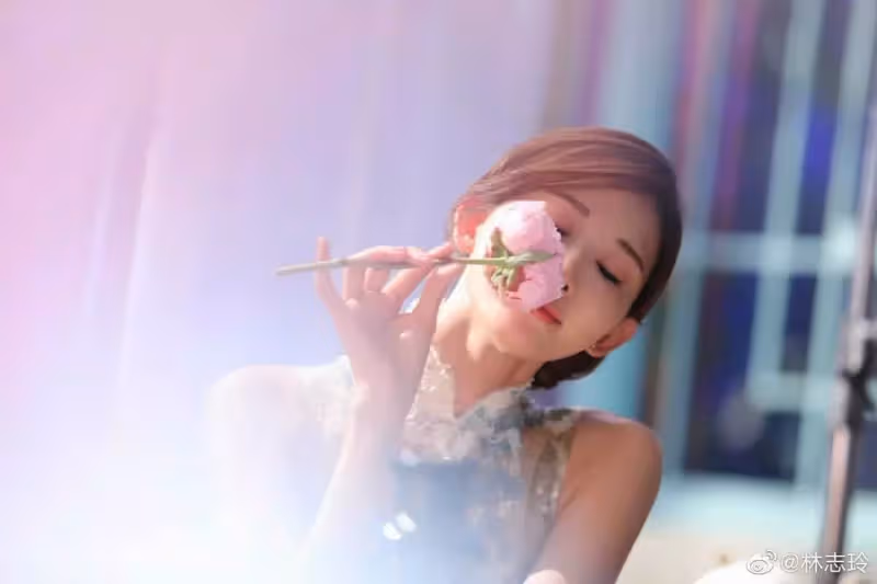 47歲林志玲曬近照，面容似十幾歲小姑娘，身上無絲毫產後痕跡