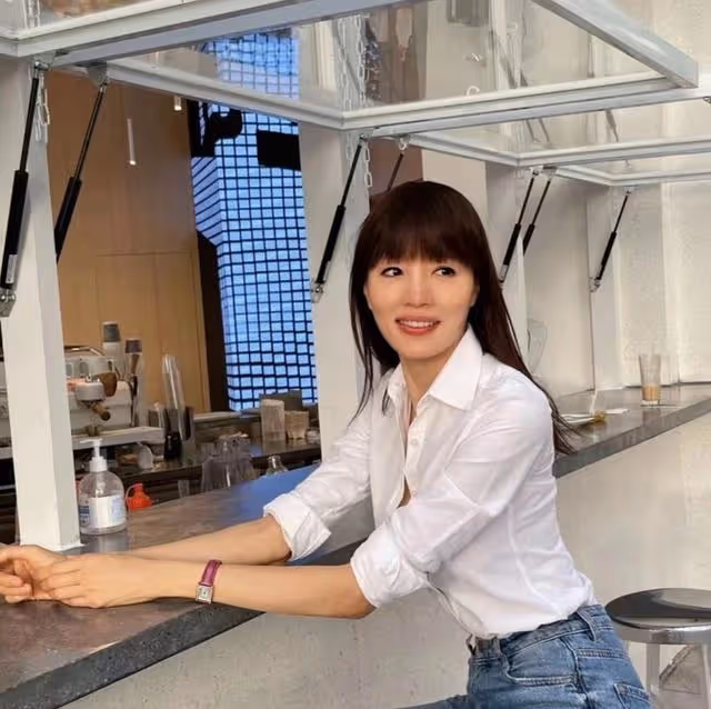 宣布改回舊名!45歲香港女星進軍內地市場,因自稱名模掀網友罵戰