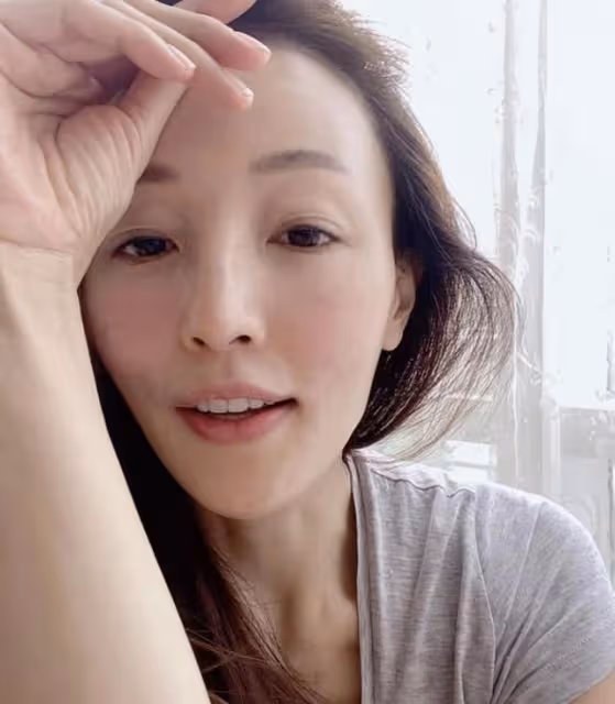 宣布改回舊名！45歲香港女星進軍內地市場，因自稱名模掀網友罵戰