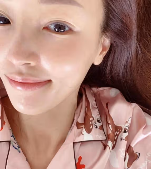 宣布改回舊名！45歲香港女星進軍內地市場，因自稱名模掀網友罵戰