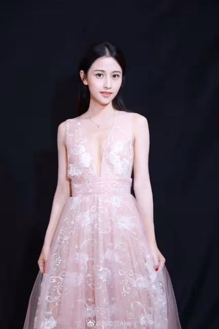 34歲港星憑新劇獲贊,曾窮到日花10元,一天拍23場哭戲以為會瞎