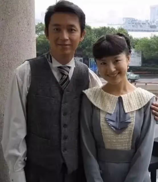 董潔13歲兒子罕露面,一雙大長腿矚目高顏值搶眼,五官像極潘粵明