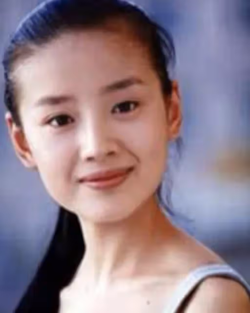董潔13歲兒子罕露面,一雙大長腿矚目高顏值搶眼,五官像極潘粵明