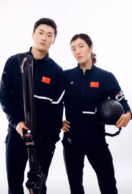 奧運冠軍徐夢桃被求婚成功！男友單膝下跪獻大鑽戒，女方激動落淚
