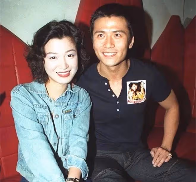 唐文龍結束隔離太開心,請網友推薦重慶美食,52歲頭髮鬍子已花白