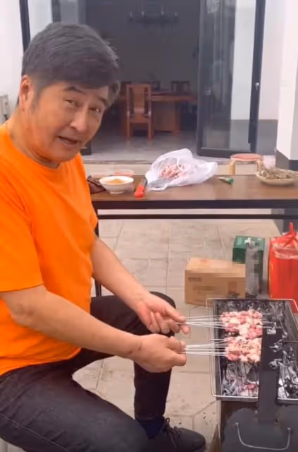 67歲港星林威全家定居河北!親自打理花園生活悠閒,2層別墅曝光
