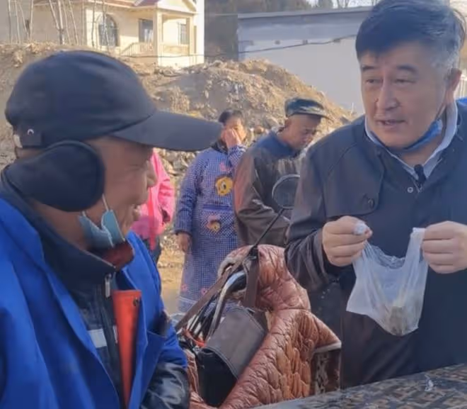67歲港星林威全家定居河北!親自打理花園生活悠閒,2層別墅曝光