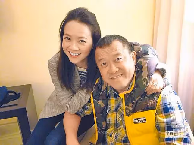 2年沒見父！曾寶儀哽咽鬆口「曾志偉69歲病況」過意不去「長年隱疾纏身」嚴重只能坐輪椅