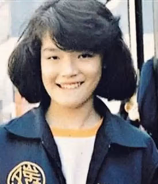 她從小被媽嫌難看！舒淇「高中舊照出土」露齒微笑超青澀　不滿「自然捲像亂髮」網卻讚：女神范藏不住