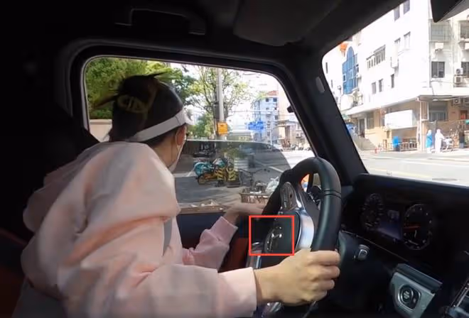 鄭愷妻子官宣懷二胎！挺孕肚開豪車去產檢，臨盆在即老公不在身邊
