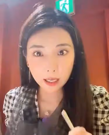 玲子reiko：豪車換著開，每頓飯都散發著金錢的味道，她是何來頭