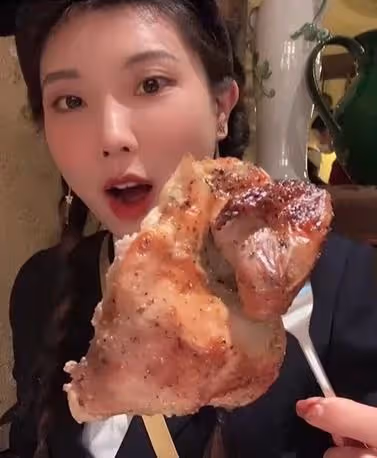 玲子reiko：豪車換著開，每頓飯都散發著金錢的味道，她是何來頭