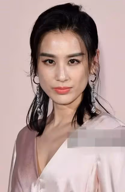 賈靜雯與黃聖依罕「同框」!同是失去美顏和濾鏡後 網友:這差距一目了然