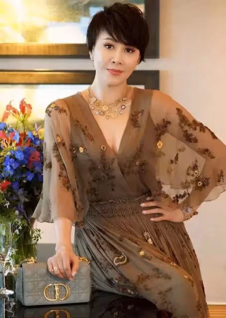 路人拍到劉嘉玲,素麵朝天臉色蒼白,網友:原來跟普通人沒區別