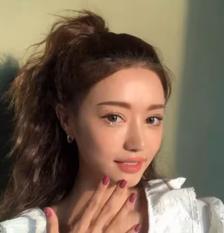 大家應該都知道,娛樂圈的明星大多數都整過容,朴詩妍也不例外