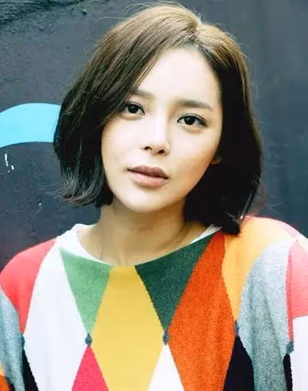 大家應該都知道,娛樂圈的明星大多數都整過容,朴詩妍也不例外