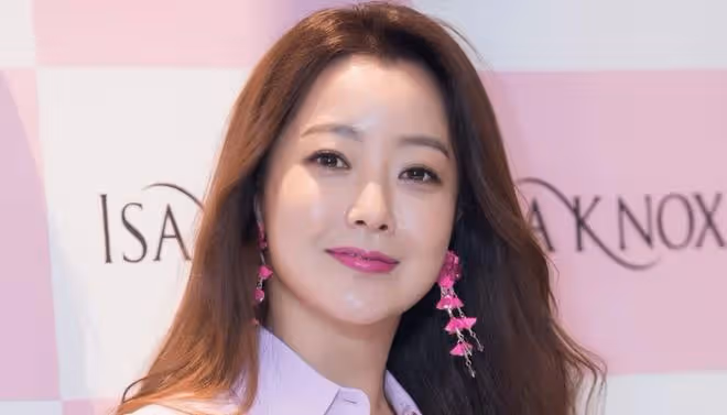 大家應該都知道,娛樂圈的明星大多數都整過容,朴詩妍也不例外