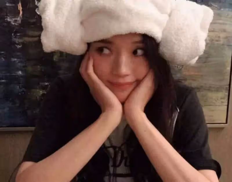 看看性感女神舒淇的家,餐廳用掛毯裝飾,異形櫥櫃太醒目了