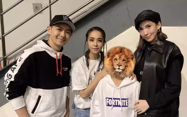 12歲Kimi罕見露正臉,齊劉海變中分,笑眼盈盈,「一年長高12公分」身高直追林志穎